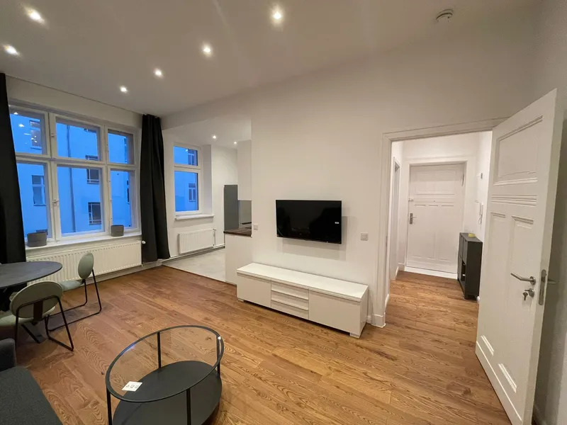Kernsanierte 3 Zi- AltbauWohnung Mitten in Prenzlauer Berg — photo 1